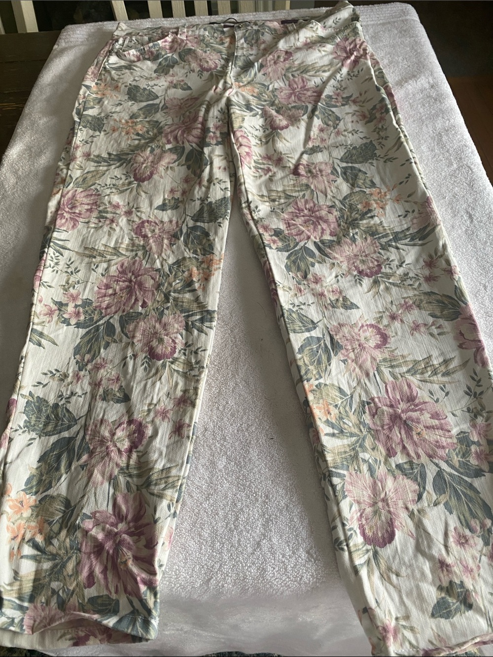 Gloria Vanderbilt Cream Floral Straight Leg Jeans